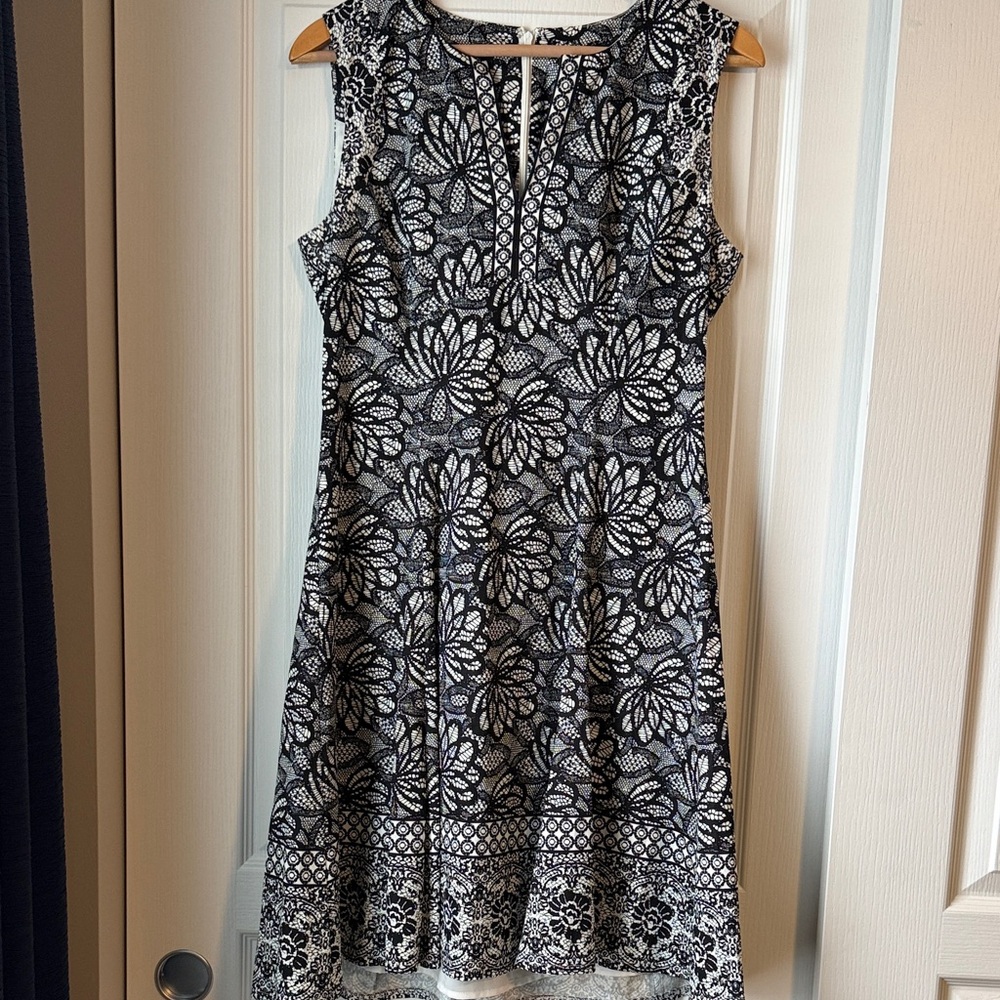 Chic Floral Lace pattern Midi Dress in Black and White